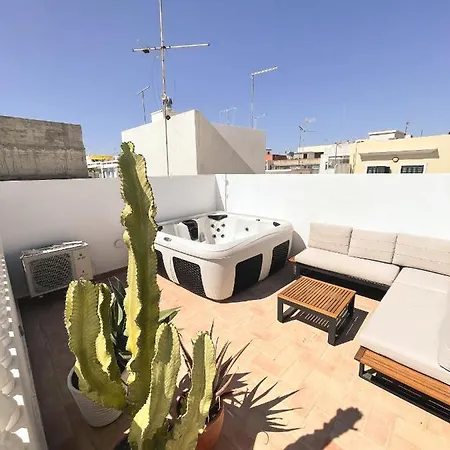 Holiday home Privilege Casa Perto Do Mar With Rooftop Jacuzzi, *
