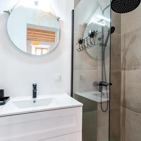 Privilege Casa Perto Do Mar With Rooftop Jacuzzi, Holiday home Olhao