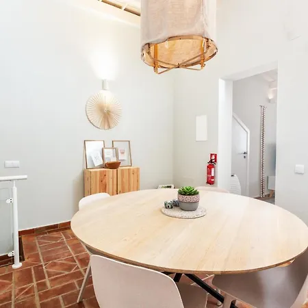 Privilege Casa Perto Do Mar With Rooftop Jacuzzi, Holiday home Olhao