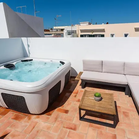 Holiday home Privilege Casa Perto Do Mar With Rooftop Jacuzzi,