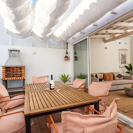 Casa vacanze Privilege Casa Perto Do Mar With Rooftop Jacuzzi,